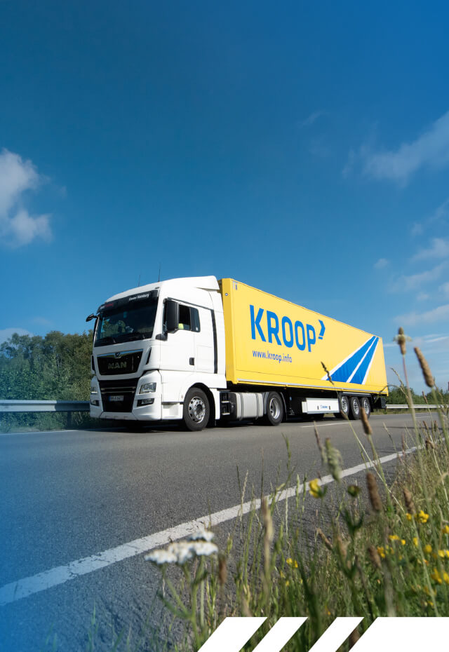 Kroop LKW auf Landstraße