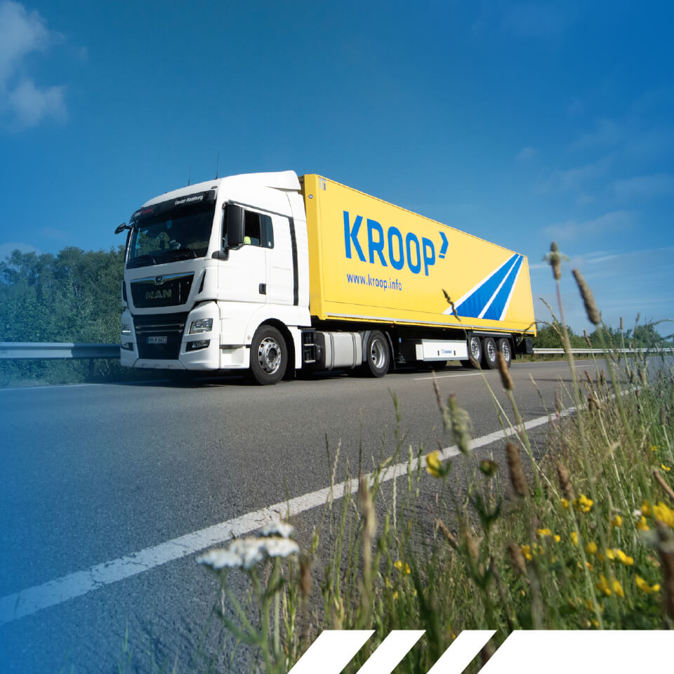 Kroop LKW auf Landstraße