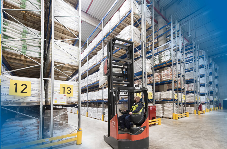 Kroop storage hall with forklift