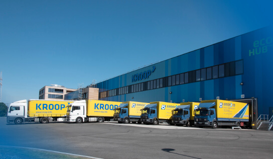 Transport LKW-Flotte vor Eco Hub Gebäude